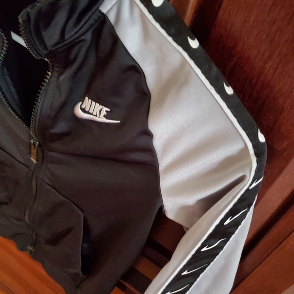 NIKE Zip Up Jacket - Picture 5 of 6